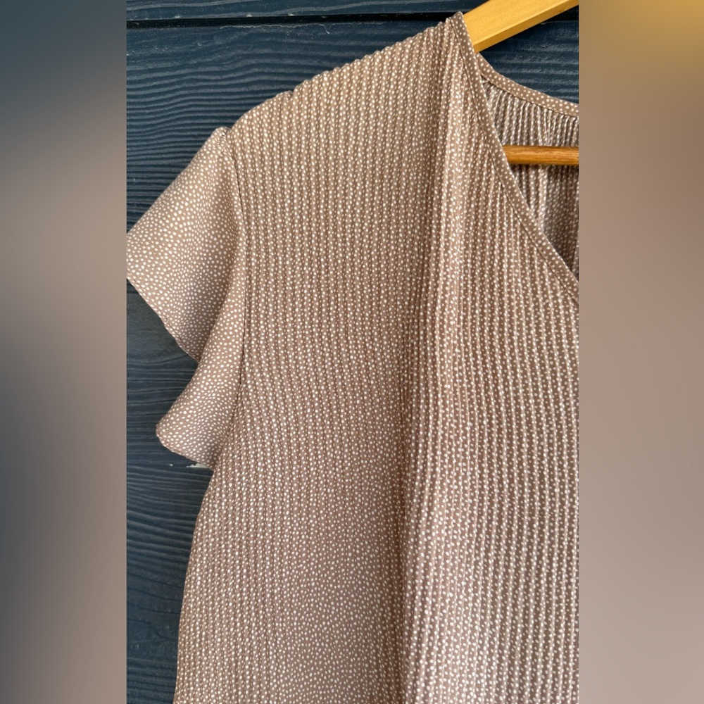 Adrianna Papell Taupe Textured top Blouse micro dot pattern elegant  Sz L - Picture 3 of 7